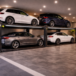 Capacidad ideal de parking lift para proyecto residencial en garaje moderno con plataformas dobles y autos de distintos tamaños