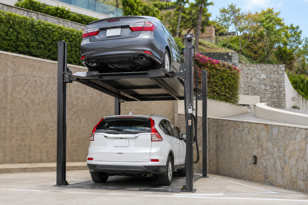 Qué tipo de elevador para autos elegir en terrenos de México según pendiente, estabilidad y acceso disponible.